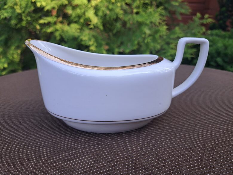 Mērces trauks no pusdienu servīzes "Aija-2" balta ar platu zelta apvilkumu, RPR (Aija-2 pus 107)