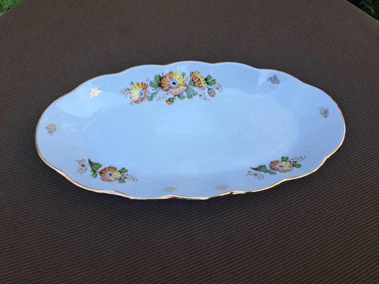 Vidējais garenais šķīvjis, pusdienu servīzee "Ārija" ar klinģerītēm un zeltu, RPR. L=30cm (Ārija pusdienu 437)