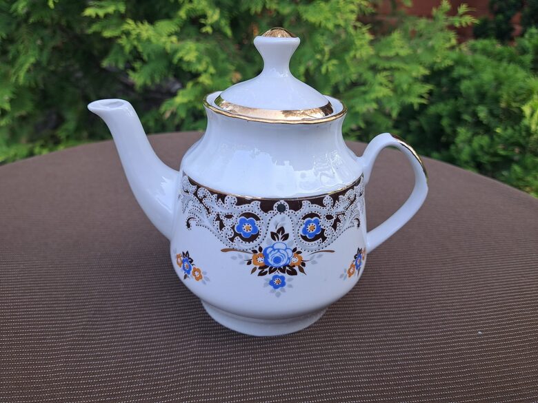 Tējkanna, tējas servīze "Māra" ar zilu un tumši brūnu dekolu un bagātīgu zeltu, RPR (Māra tējas 227)