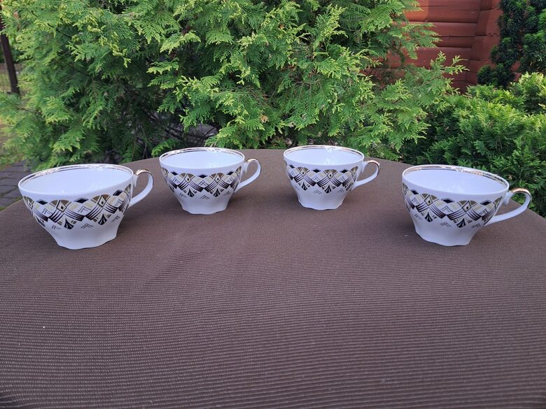 Krūzītes, tējas servīzes "Ārija" ar brūnu rūtaino dekolu un zeltu, RPR (Ārija tējas 211)