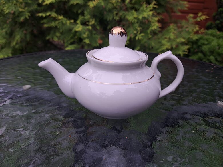 Skaista mini tējkanniņa ar zelta apvilkumiem un piemeklētu vāciņu, tilpums 225ml, RPF (Citi 376)