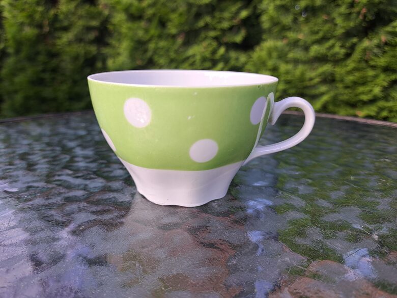 Tējas krūzīte "Ārija" gaiši zaļa ar baltām pumpiņām, RPR (Ārija tējas 222)