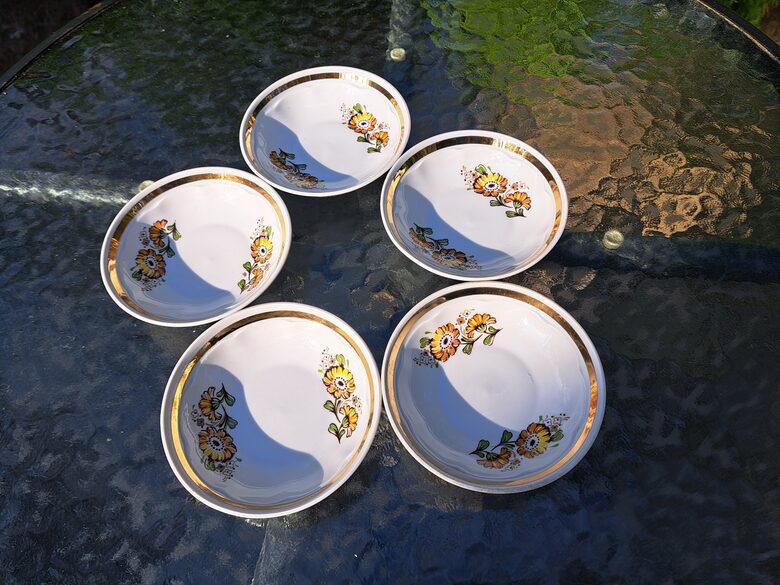 Ievārījuma bļodinu ar kliņģerītēm un zeltu, RPR. Forma "Ārija" (Ārija tējas 220)