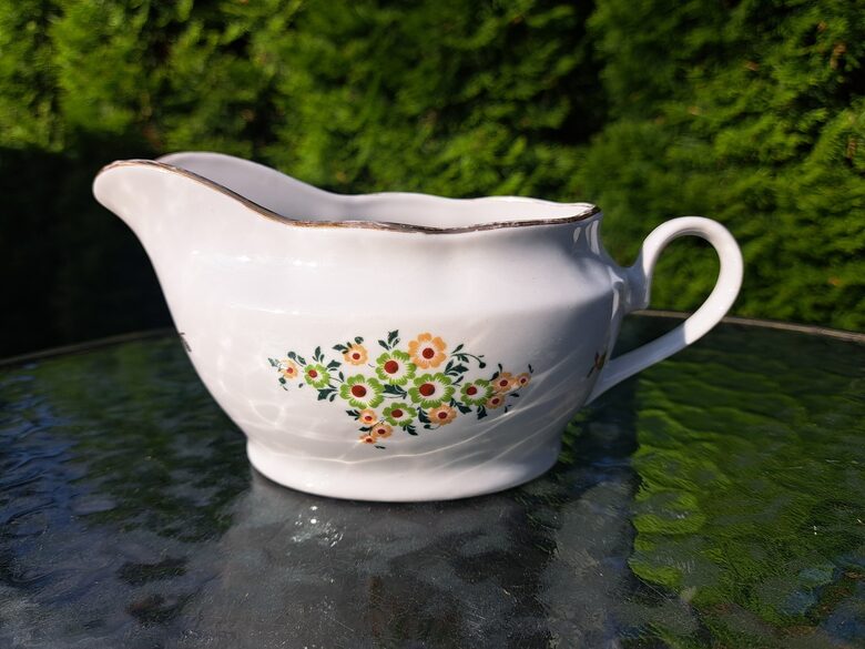 Mērces trauks, pusdienu servīze "Ārija" ar mazām zaļām/dzeletnām puķītēm un zeltu, RPR (Ārija pusdienu 440)