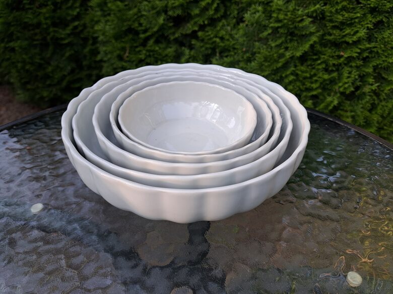 Bļodu komplekts, 5 pilnīgi baltas bļodas, diam. 23cm,  20,5cm, 17,5cm, 15cm, 13cm. Dziļums lielākai bļodai ir 7,5cm (Citi rpt 325)