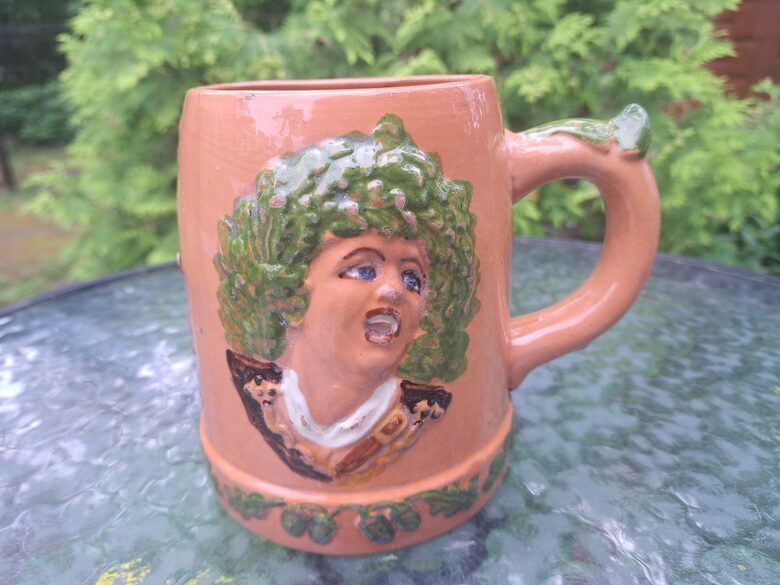 Māla alus kauss ar tautu pāri, jāņu pušķi un uzrakstu "Līgo", Kuzņecovs. Tilpums 800ml (Kuzņecovs 178)