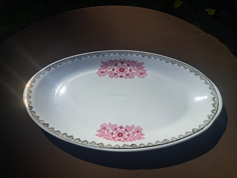 Lielais garenais šķīvis, L=36cm, pusdienu servīze "Aija-2" ar rozā puķēm un zelta rakstu, RPR (Aija-2 pus 110)