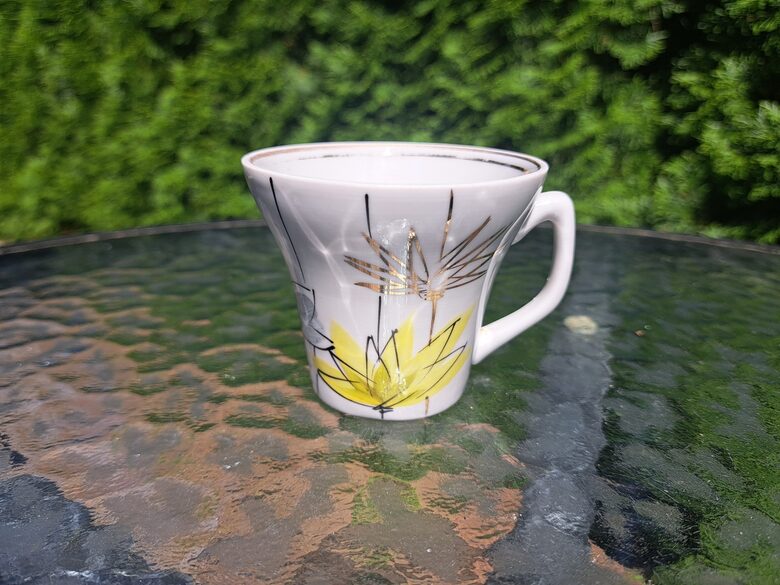 Krūzīte "Stella" ar košām oranžām un dzeltenām puķēm, rokas gleznojums, PFF (Stella 101)