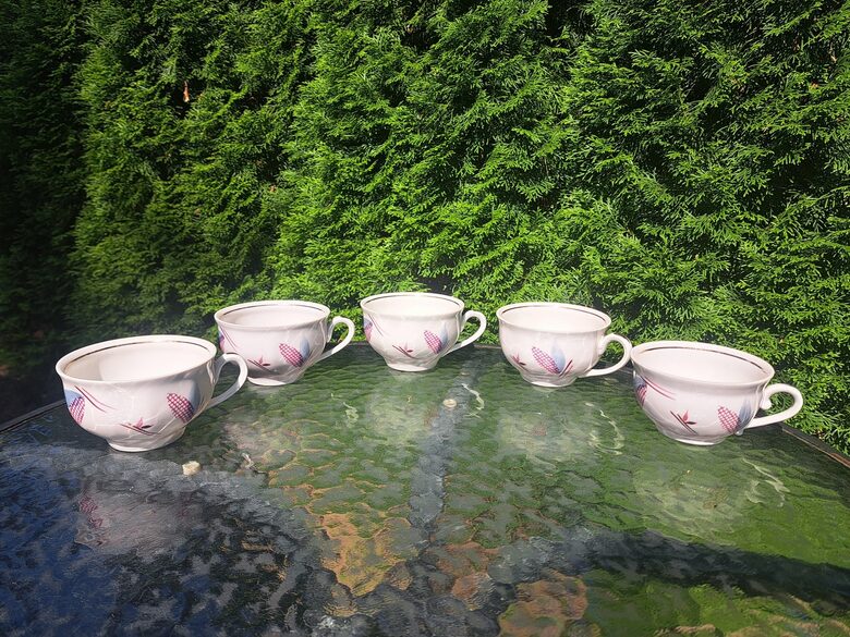 Krūzīte "Rubenss" ar zilām un fuksija krāsas lapām (gleznojums) un zeltu, PFF (Rubenss 128)