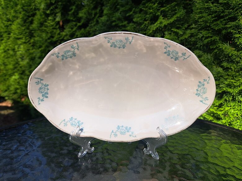 Garenais šķīvis no servīses ROKOKO ar gaiši zilām rozēm un zelta apvikumu, RPF (Rokoko 209)