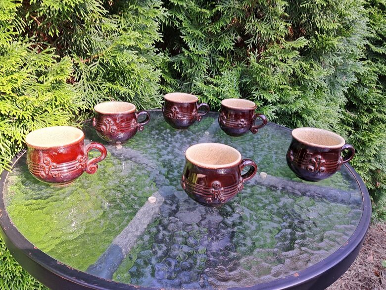 Kafijas krūzīšu komplekts 6 personam: brūnas ārpus un smilškrāsas iekšā ar izliekto dekoru, glazūra, keramika. Tilpums 175ml (Keram 167)