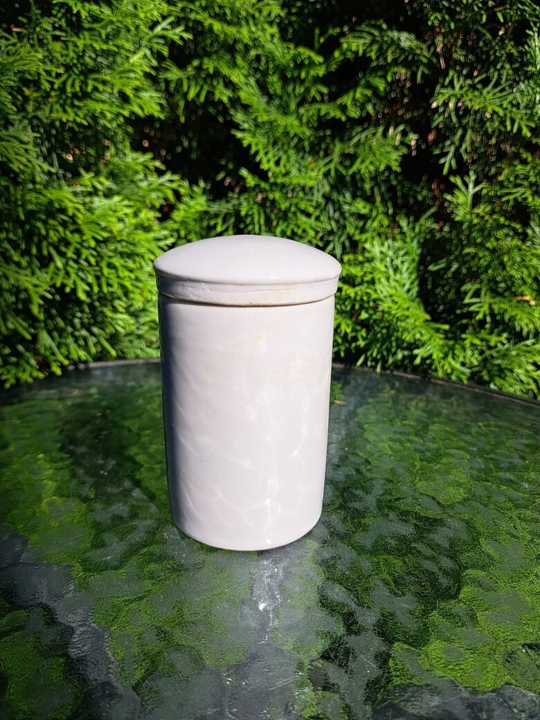 Burka biezā porcelāna ar vāku, tilpums 250ml, LFZ (LFZ 77)