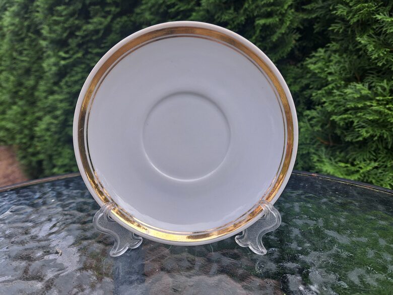 Apakštase balta ar 2 zelta svītrām (platu un sauru), tējas servīze "Aija-2", RPR (Aija-2 tējas 193)