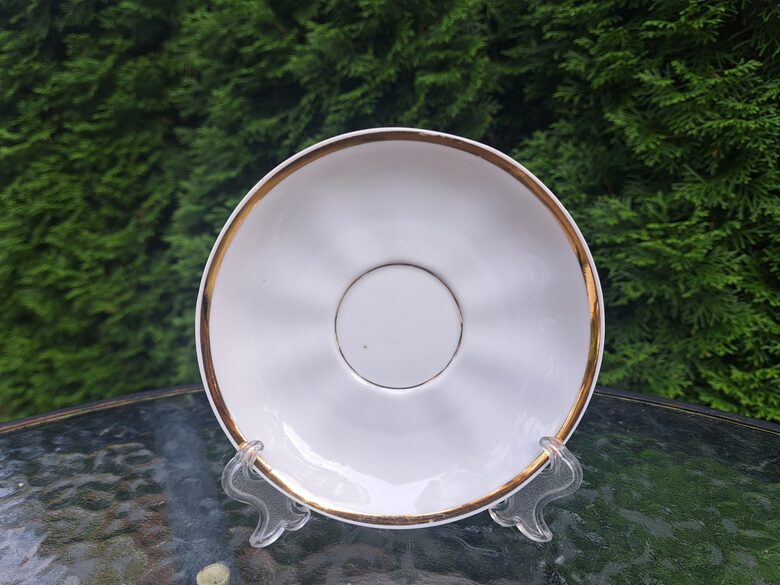 Apakštase ar zelta malu, servīze "Sigulda", mazs nošķēlums apakšā (Sigulda 203)