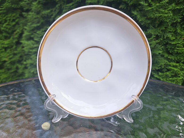 Apakštase ar zelta malu, servīze "Sigulda", mazs plakans nošķēlums apakšā (Sigulda 204)