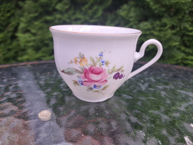 Grezna tējas krūzīte ar Meisena pušķiem un zeltu, Bohemia (Čehija 77)