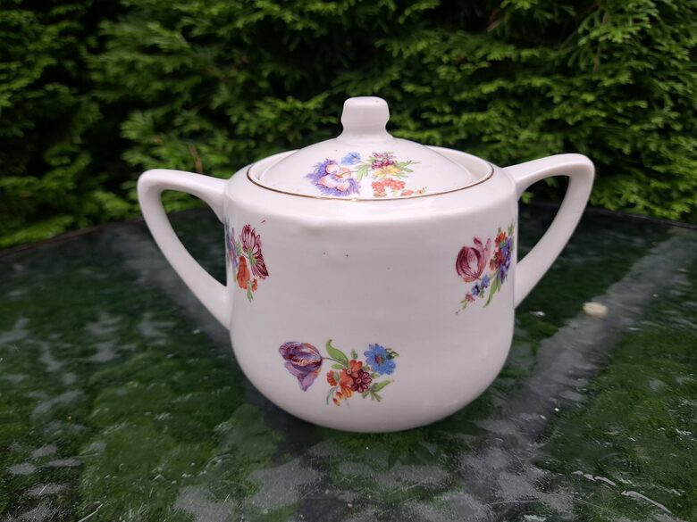 Cukurtrauks ar Meisena pušķiem un zeltu. Ražotājs: Proletarij, Novgoroda (Citi rpt 334)