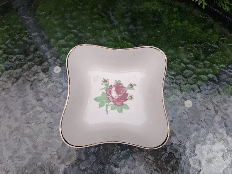 Salātu bļodiņa kantaina, ar bordo rozi un zelta apvilkumu, RPF (Citi pusd 310)