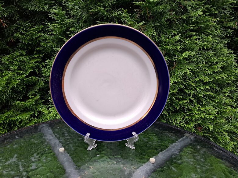 Otrā ēdinena šķīvis ar platu kobalta malu un zeltu, Duļevo (Duļevo 61)