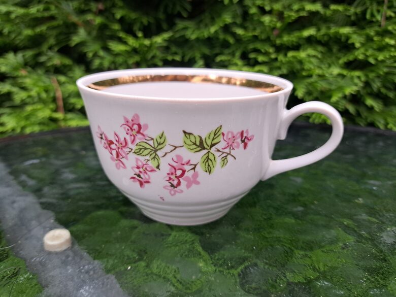 Krūzīte, tējas servīze "Anita" ar mazām rozā puķītēm un zeltu, RPR (Anita 44)