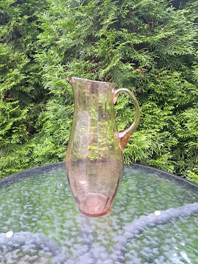 Krūka karamēļkrāsas, pūsts stikls, vertikālas līnijas, osiņa (Karafe st 05)