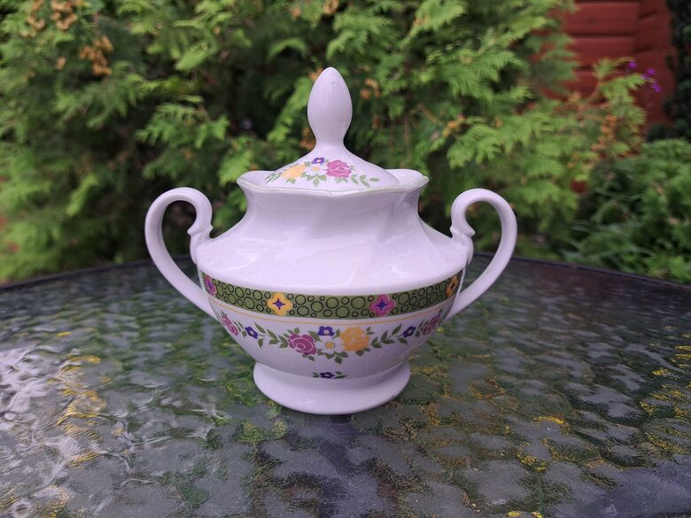 Cukurtrauks,  kafijas servīze "Viktorija" ar zaļām puķītēm un gaiši zaļu lustru, RPR (Viktorija kafijas 57)