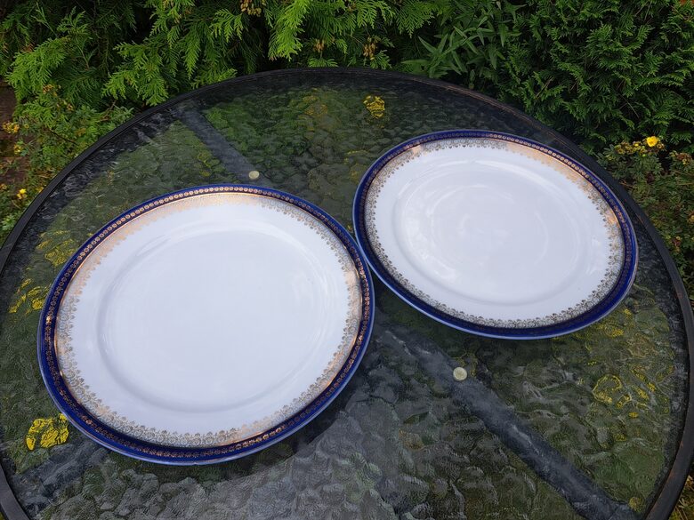 Otrā ēdiena šķīvji ar geznu kobalta malu ar zelta rakstu, d=25cm (Kuzņecovs 180)