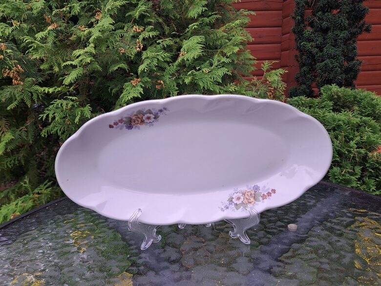 Garenais šķīvis vidējais L=29cm, pusdienu servīze "Viktorija" ar bešā-zilu pušķi un gaiši zaļu lustrētu apvilkumu, RPR (Viktorija 102)