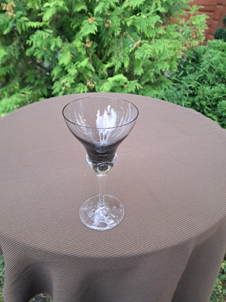 Krāšņa Art deco dūmakiana kristāla glāze uz kājiņas 175ml, pūsts stikls, roku darbs, sērija "Zlata Zuzana", formas autors Jozef Sitnik, Čehija (Kristāls gl 121)