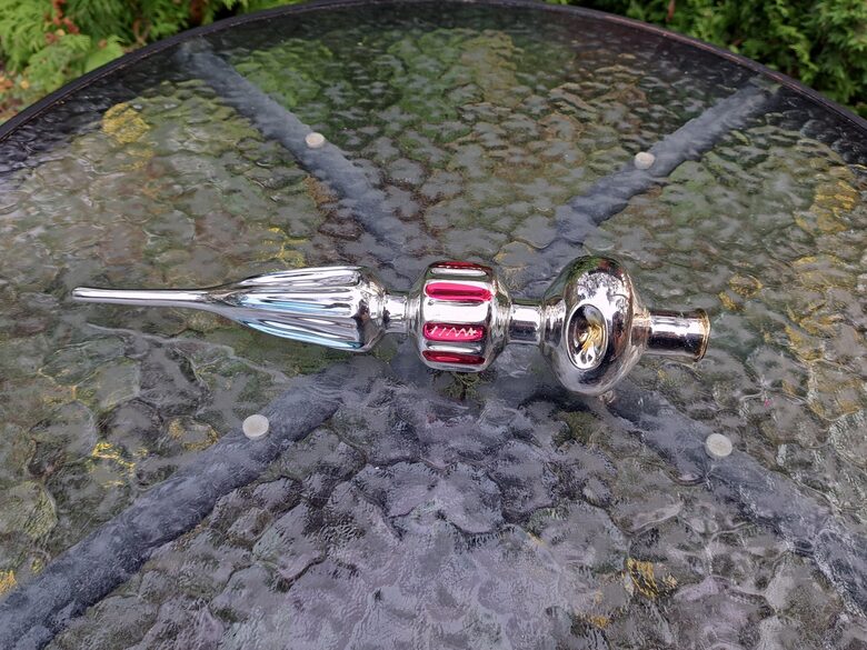 Eglītes virsotne ar defektu (Egle top 04)