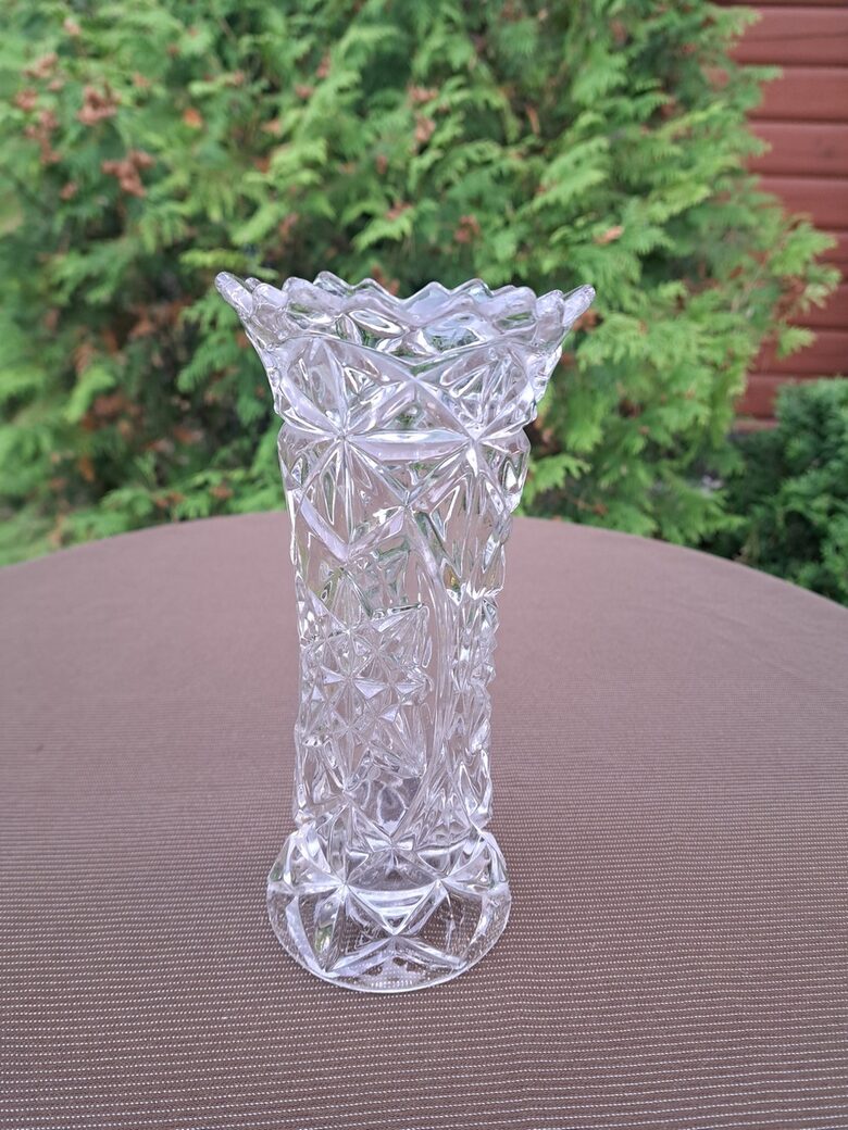 Antikvāra presēta stikla vāze ar greznu rakstu, sērija  «Durham Suite»,  Sowerby, Lielbritānija (Stikla vāze 172)