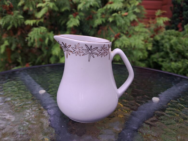 Krējuma kanniņa ar zelta zvaigznēm, kafijas servīze "Stella", PFF (Stella 105)