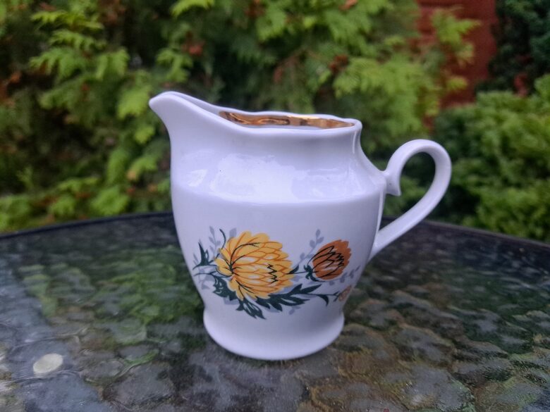 Krējuma kanniņa, kafijas servīze "Ārija" ar dzeltenām asterēm un zeltu, RPR (Ārija kafijas 87)