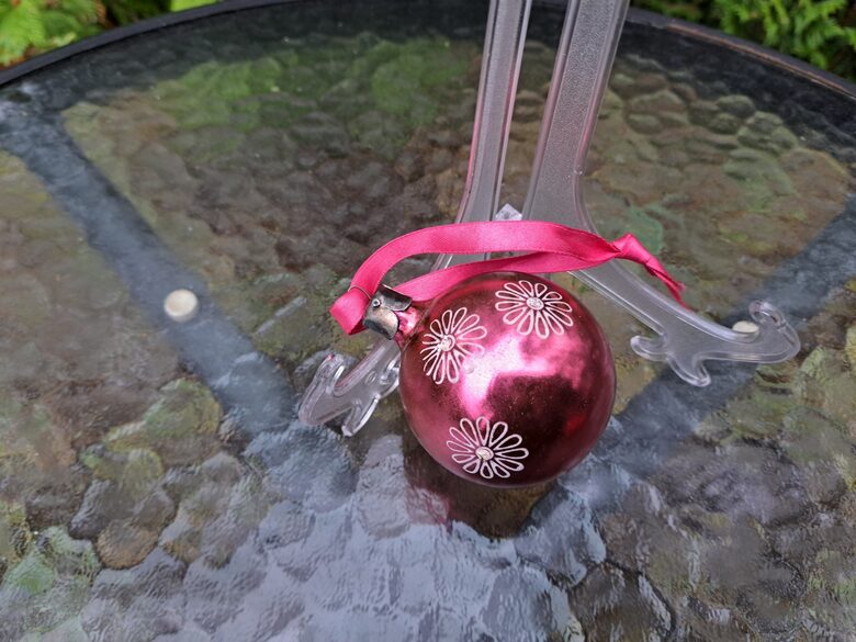 Rozā bumba ar baltām puķītēm, h=6,5cm (Egle bumba 97)