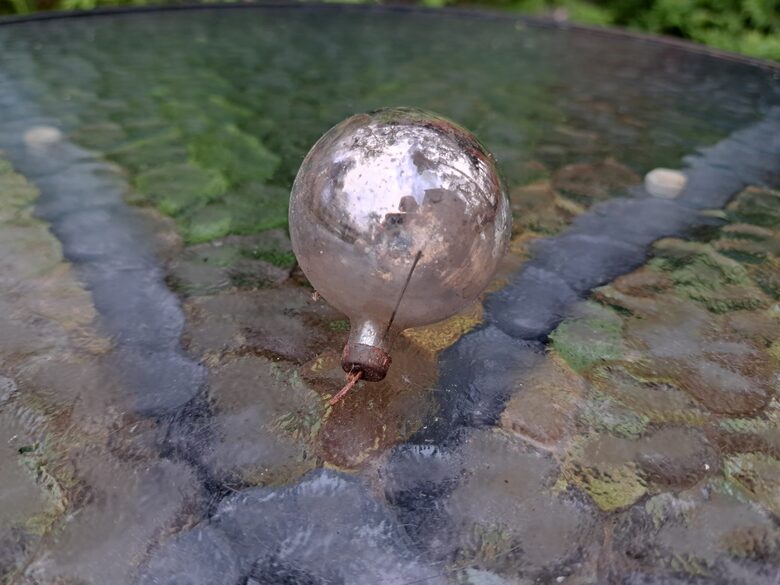 Sudraba bumba. Stikls, amalgama, d=4cm (Egle bumba 110)