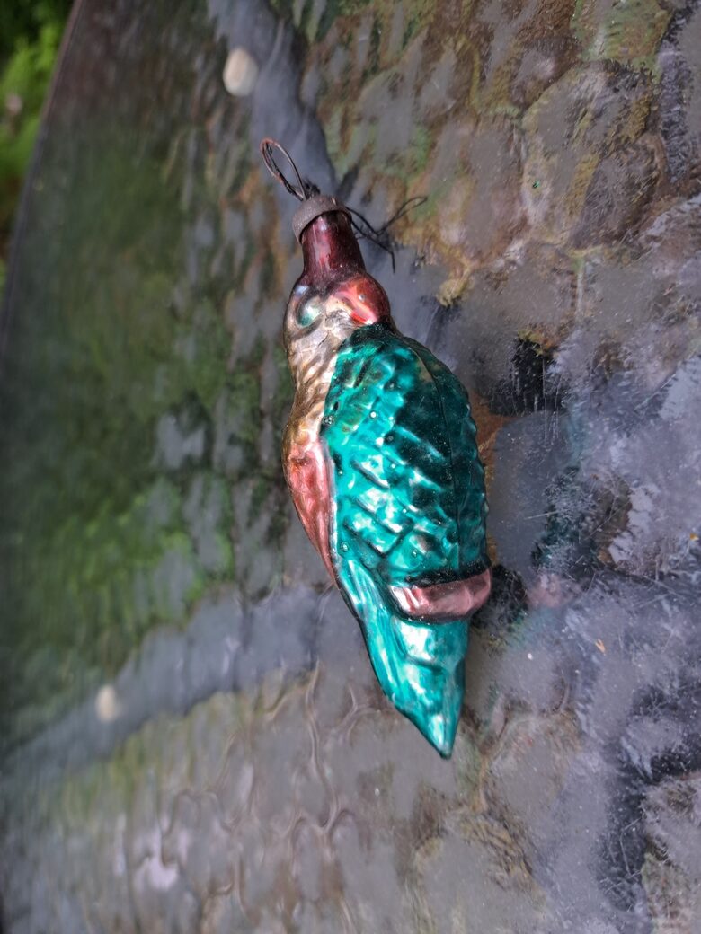 Papagailis zaļi dzeltens, h=10cm (Egle putni 33)