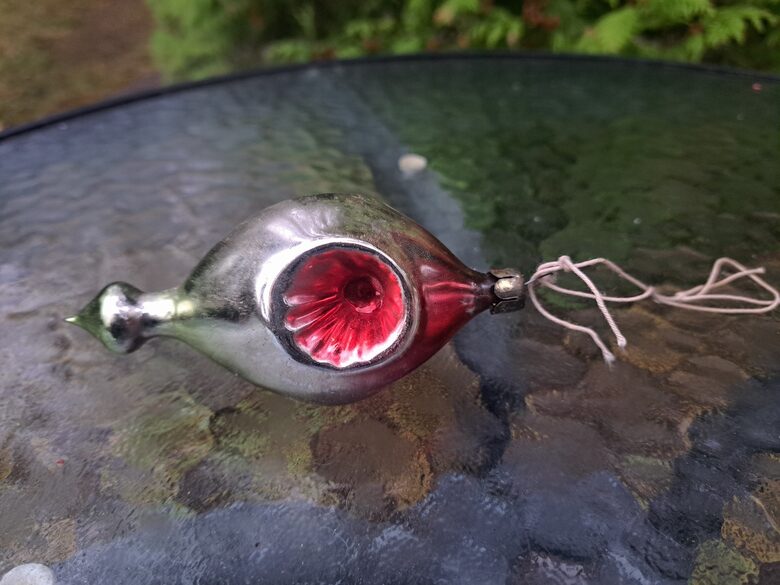 Prožektors zaļi-sarkans qr 3 sarkanā gaismiņām, neparasta forma, h=10,5cm (Egle prožektors 16)