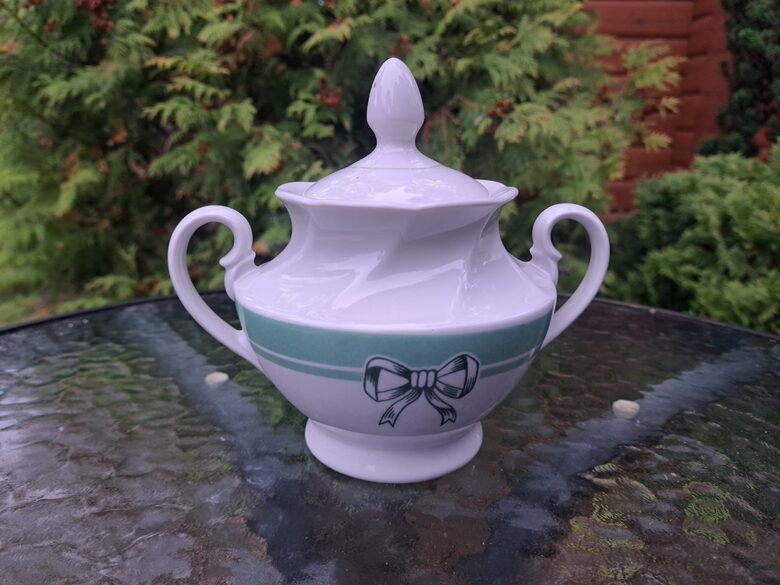 Cukurtrauks, tējas servīze "Viktorija" ar zaļām bantītēm, RPR (Viktorija t 227)