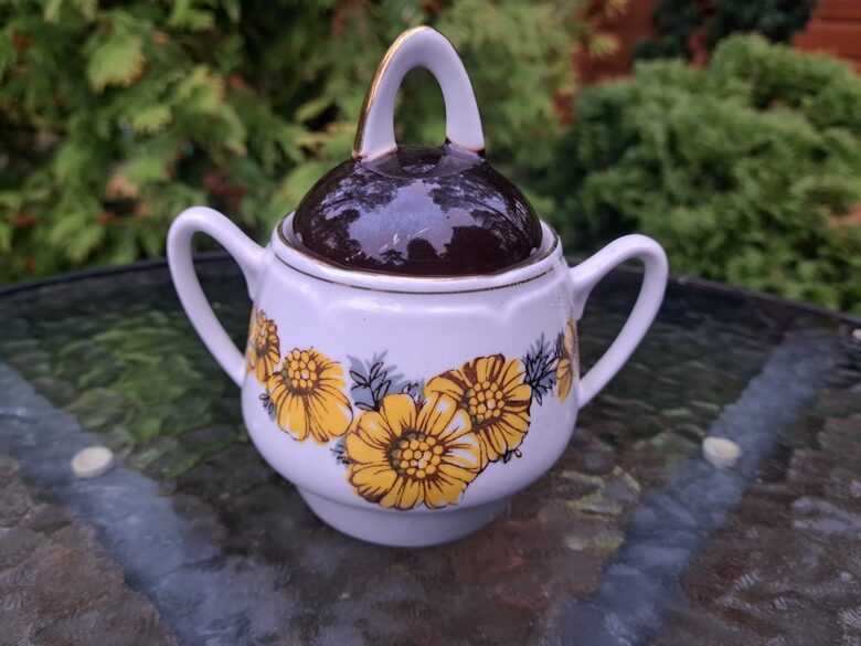 Cukurtrauks no kafijas "Aija-1" ar kliņģerītēm un brūnu vāciņu, RPR (Aija-1 kafijas 43)