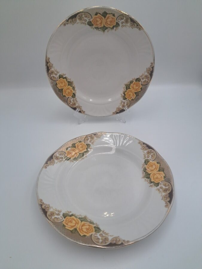 Maizes šķīvji d=17cm no greznas un ļoti reti sastopamas pusdienu servīzes "Māra" ar "zelta rozi" un  bagātīgu zeltu, RPR (Māra pusdienu 184)