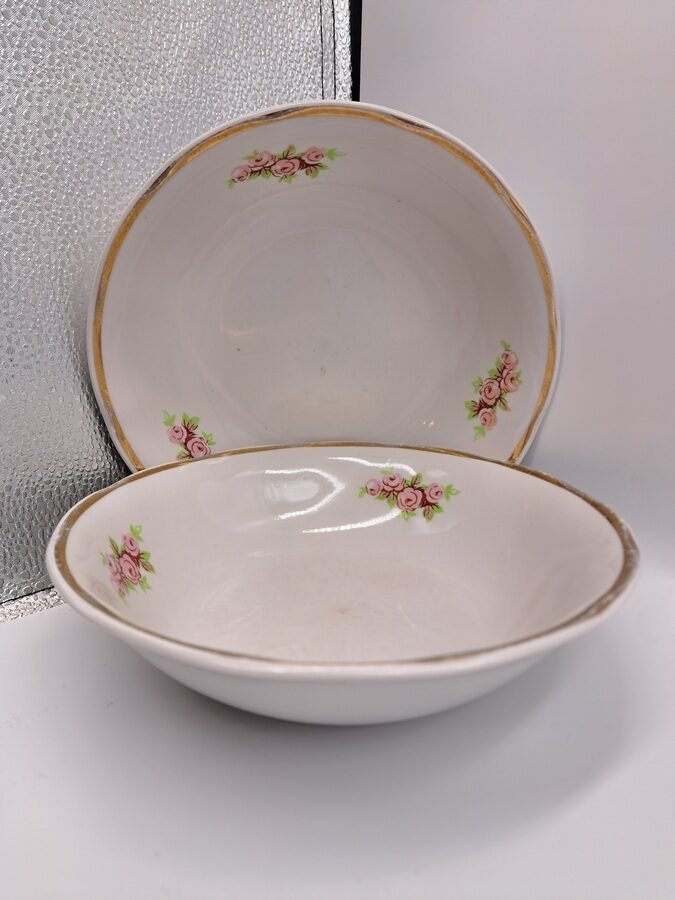 Cepumu bļoda, ar rozītēm un zeltu no tējas servīzes "Ārija",  RPR. Diam. 19,2cm (Ārija tējas 230)