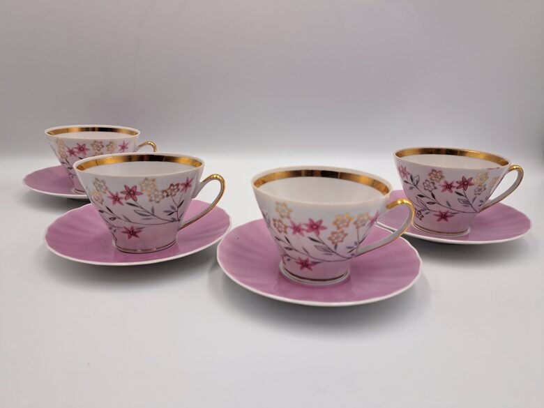 Kafijas pāri, plānsienu porcelāna servīze "VITA" ar retu rozā puķīšu dekolu un zeltu un rozā apakštasi, RPR (Vita 116)