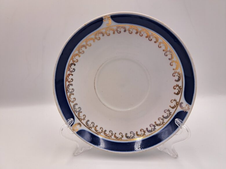 Buljona apakštase ar kobalta un zelta rakstu gar malu, RPR. Diam.15,5cm (Buljona 200)