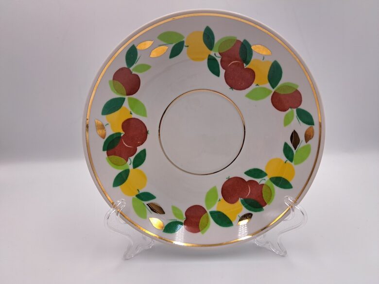 Skaista buljona apakštase ar neredzetu dekolu - sarkaniem un dzelteniem āboliem un zeltu, RPR. Diam.17cm (Buljona 201)