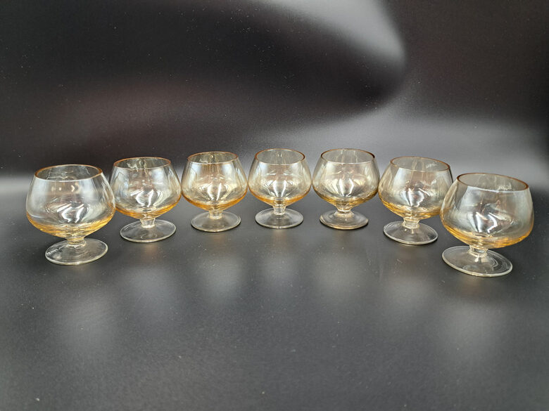 Maigi dzeltenas lustrētas glāzīšu 50ml uz kājas komplekts 7 personām (Stikla gl 386)