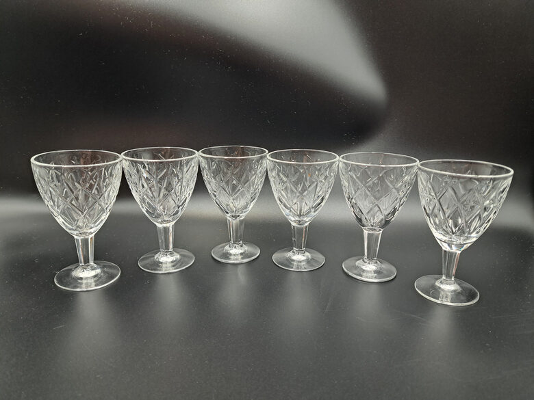 Kristāla liķiera glāzīšu komplekts 6 personām, presēts stikls, PSRS. Tilpums - 50ml (Kristāls gl 129)