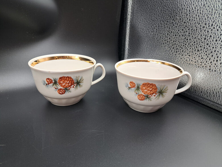 Krūzītes tējas "Māra" ar čiekuriem un zeltu, mazs slīpējums, RPR (Māra tējas 243)
