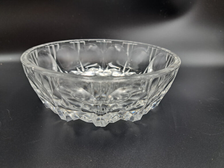 Caurspīdīga presēta stikla masīva bļodiņa nr.4,. 80.-ie gadi. D=15cm, h=5cm (Stikls sk 317)