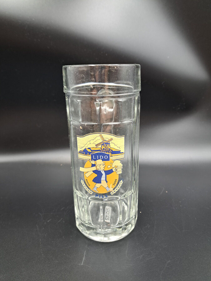 Alus kauss "LIDO PILS anno 2000" 0,35L ar dekolu. Ražošanas periods ir 21.gadsimts (Stikla gl 395)