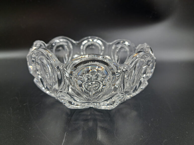 Mazā presēta krisātla konfekšu bļodiņa, d=11,5cm, h=5,5cm (Kristāls sk 78)